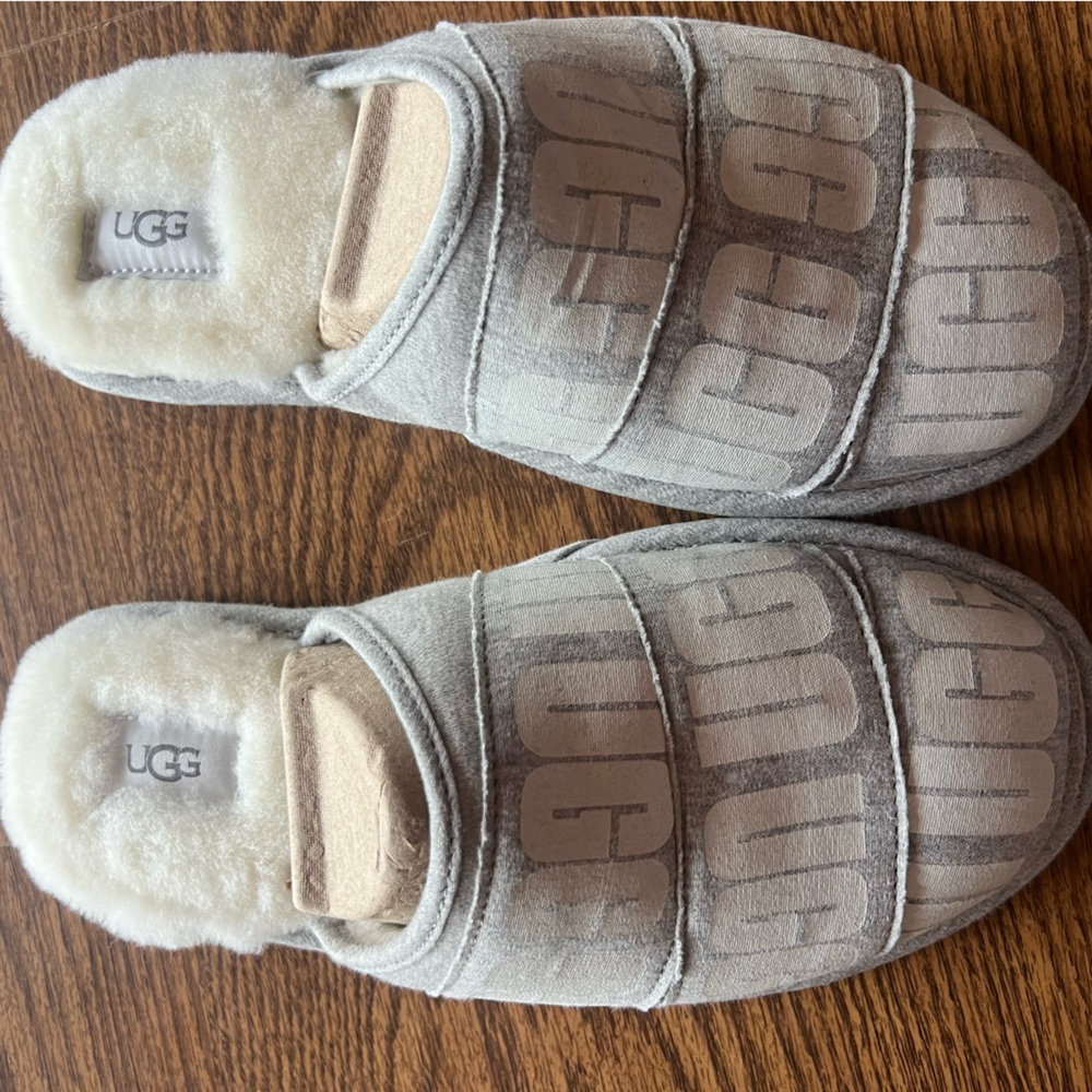 UGG Graphic Scuff Slippers Gray White NWT Men’s 7 Women’s 8.5 Cozy Logo Slide